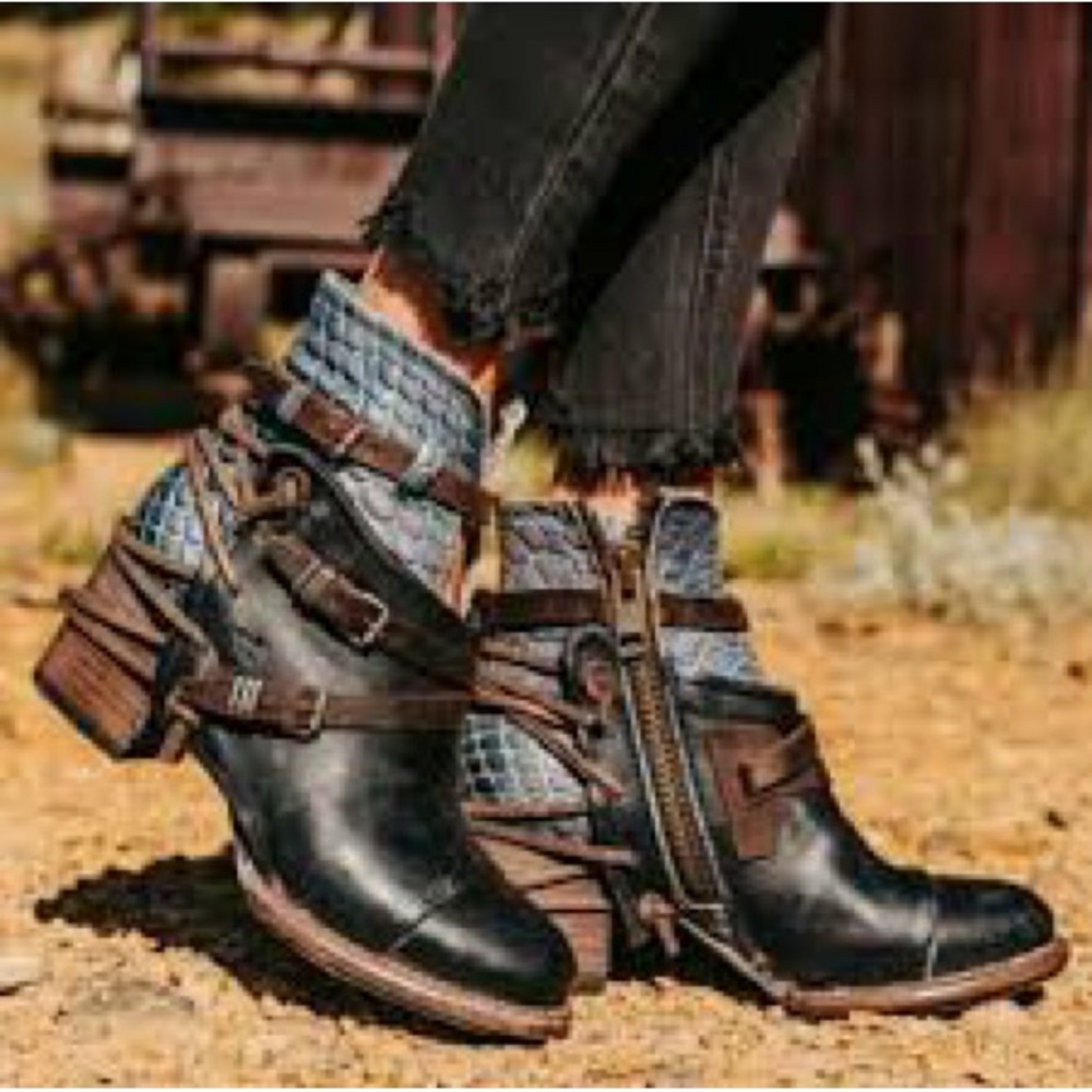 Freebird Crue Booties in Navy Multi size 9